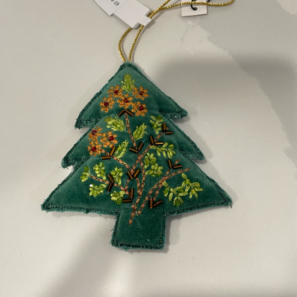 Creative Co-Op Green set of 3 Velvet Embroidered Beaded Christmas Ornaments NWT - Picture 5 of 7